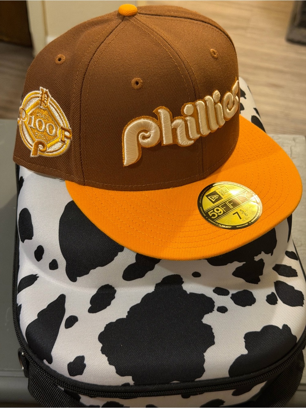 Size 7 5/8 Philadelphia Phillies